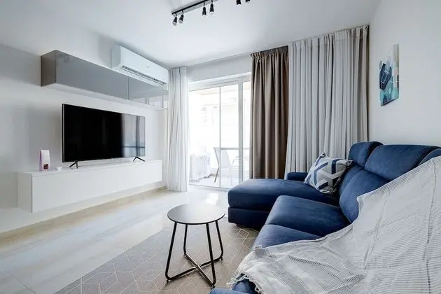 Chic 2BR Apartment, Ideal Location