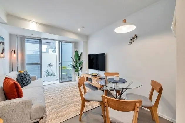 Chic 3 Bedroom City Central with Parking