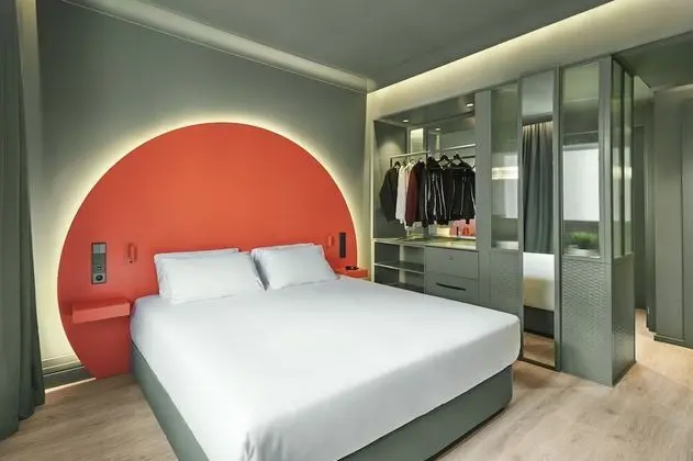 Chic & Basic dot - Öne Çıkan Resim