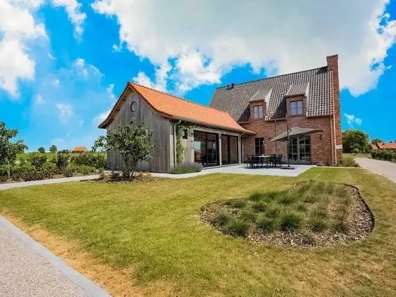 Chic Villa in Comines-warneton With Garden