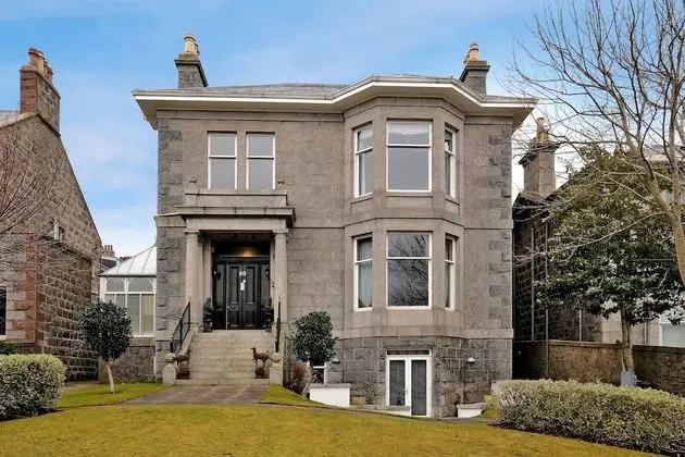 Chic and Contemporary Aberdeen Home Near to Hazlehead Park - Dış Mekan