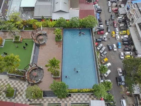 Chic And Cozy 2Br At Vida View Apartment - Havuz