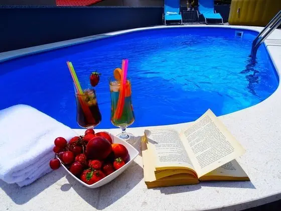 Chic Villa in Dramalj at Sea - Havuz