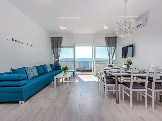 Chic Villa in Dramalj at Sea - Oda Düzeni