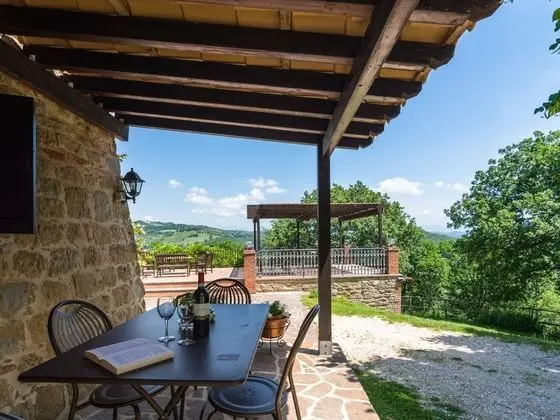 Chic Farmhouse With Hill View in Fratticiola Selvatica Italy
