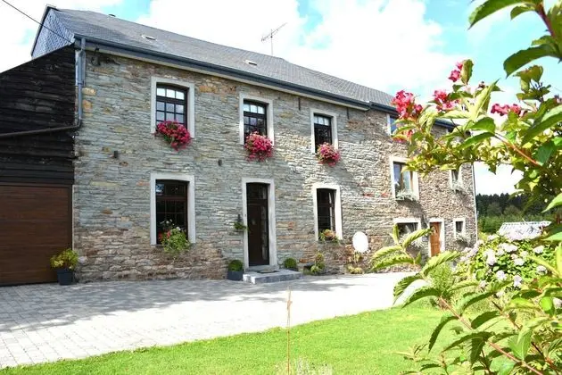 Chic Holiday Home in Vaux-sur-sre With Garden - Öne Çıkan Resim