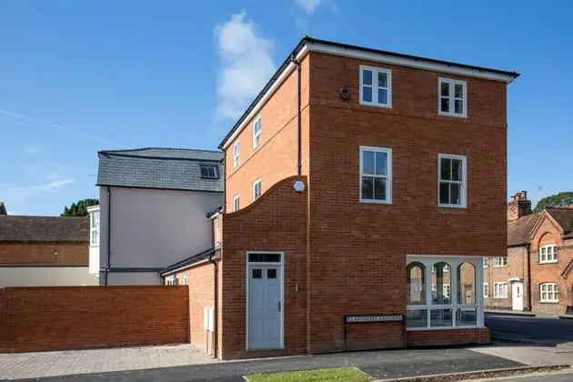 Chic Luxurious Townhouse - Central Marlow