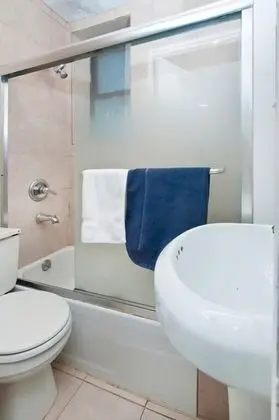 Chic & Modern 2 BR on Upper East Side - Banyo Tipleri