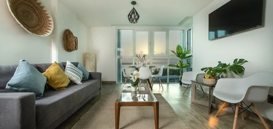 CHIC- Newly Renovated 1 BDR at the best beach - Öne Çıkan Resim