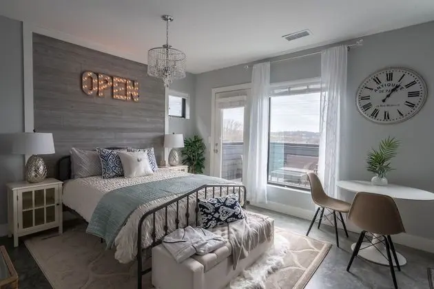 Chic Parisian Studio w/Amazing Rooftop 10Min Dtwn