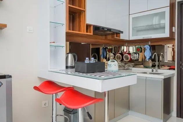 Chic and Strategic Studio Brooklyn Alam Sutera Apartment - Mutfak