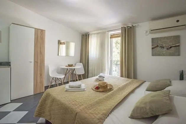 Chic Studio Flat With Balcony Near Beach in Tivat - Oda