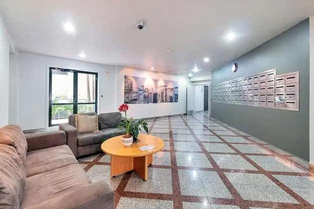 Chic & Stylish Apartment with Parking - Lobi
