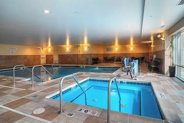 Chicago Marriott Southwest at Burr Ridge - Havuz