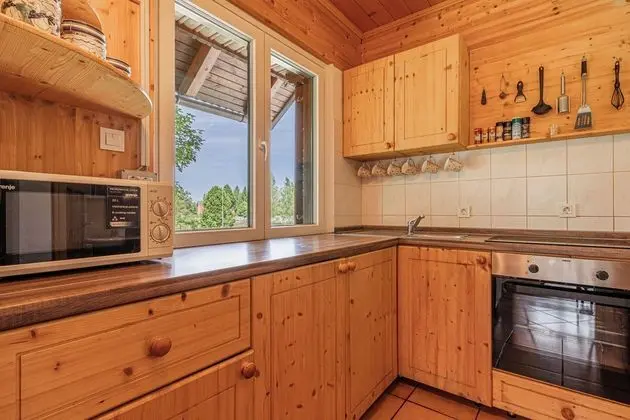 Child Friendly Kra Evec Lodge - Mutfak