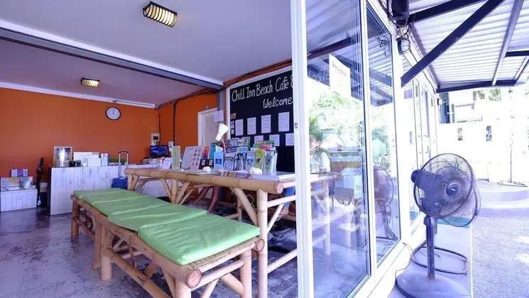Chill Inn Beach Cafe & Hostel - Lobi