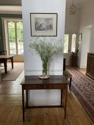 Chillingham Manor - Lobi