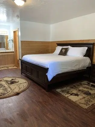 Chinook Winds Motel