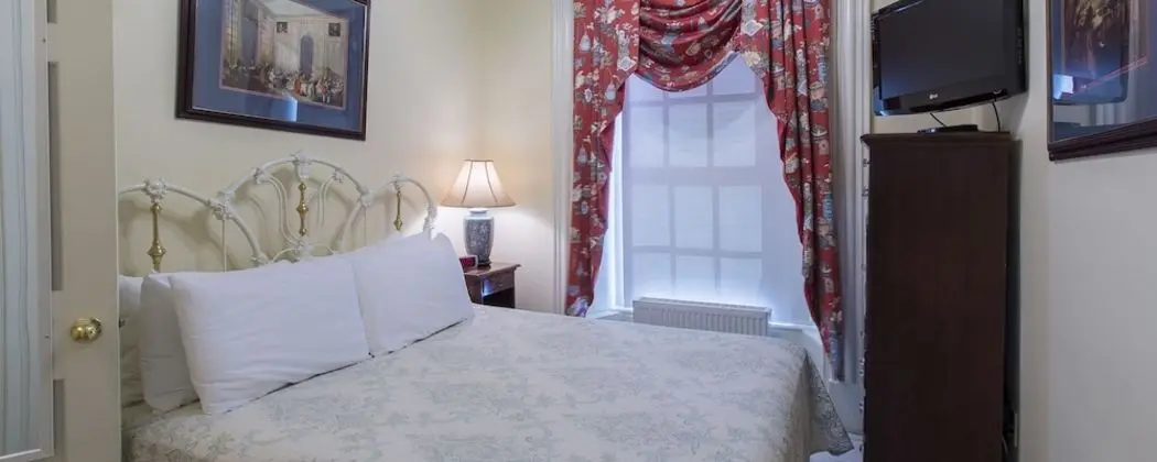Chipman Hill Suites - Senator Dever House - Oda