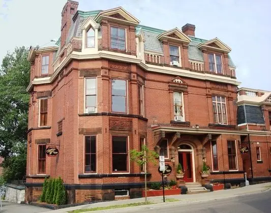 Chipman Hill Suites on Sydney