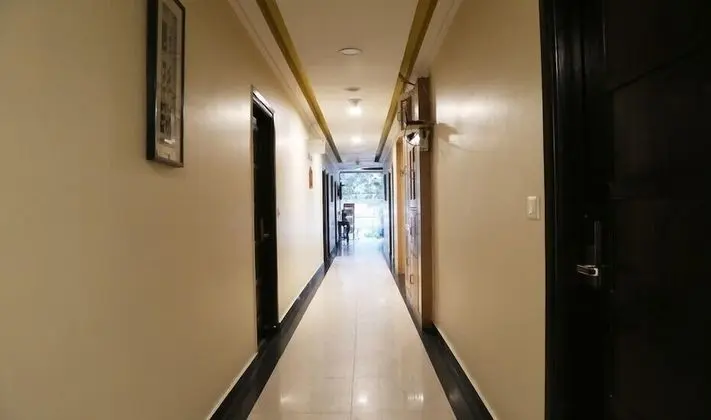 Hotel Chirag Residency - Lobi