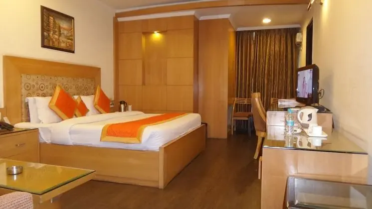 Hotel Chirag Residency - Oda