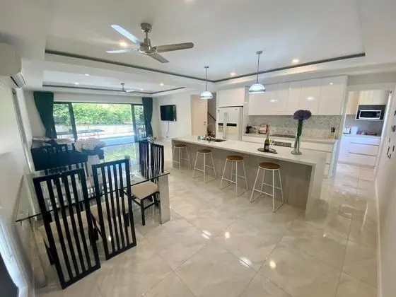 CHIRN PARK Bed & Breakfast - Kahvaltı