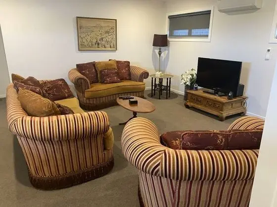 CHIRN PARK Bed & Breakfast - Oda Düzeni