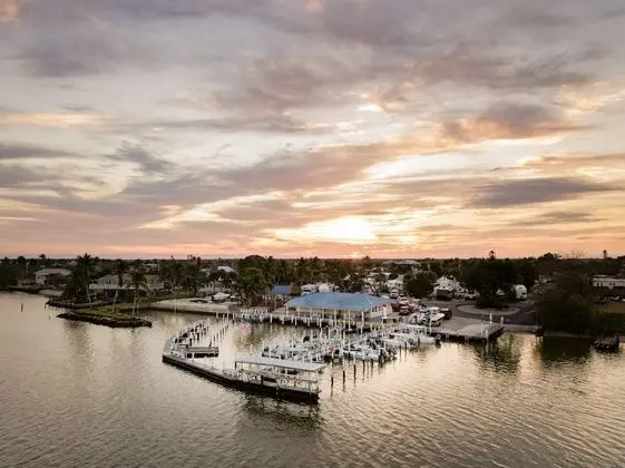 Chokoloskee Island Park and Marina