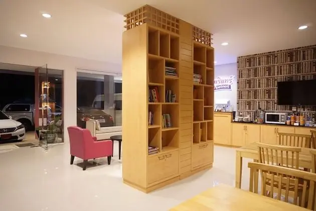 Chompu Nakarin Apartment - Yerinde Yemek