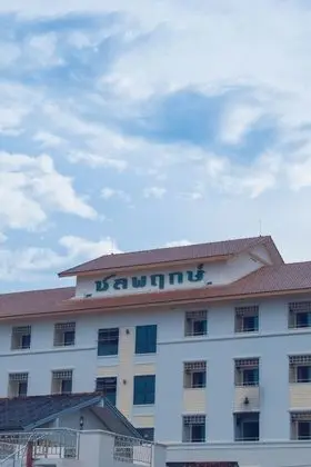 Chonlapruk Lakeside Hotel