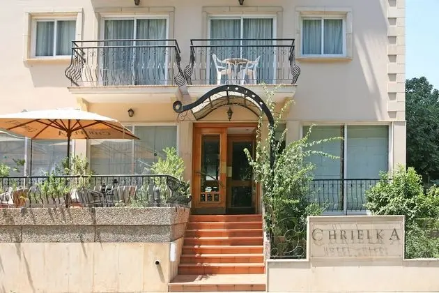 Chrielka Hotel Apartments - Dış Mekan