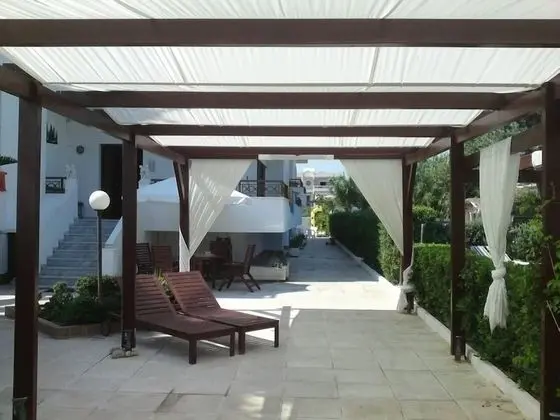 Chris Studios & Apartments - Dış Mekan
