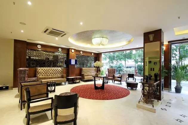 Chris Hotel Whitefield - Öne Çıkan Resim