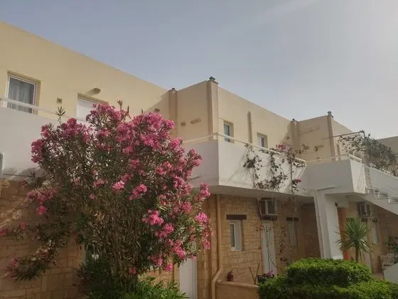 Chrisanna Apartments & Studios - Dış Mekan