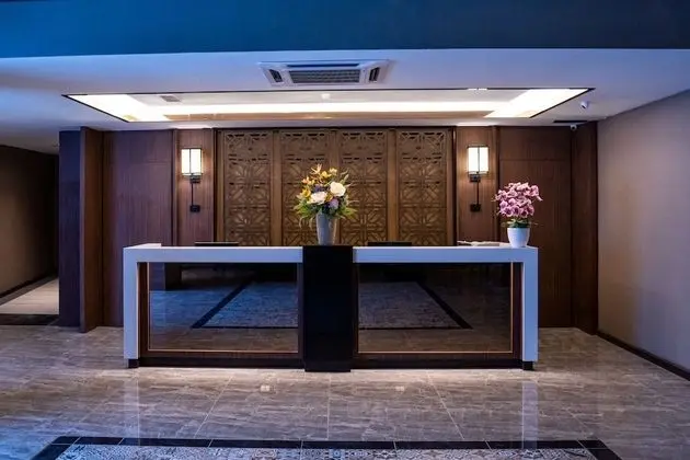 CHRISTEE SUITES HOTEL - Lobi
