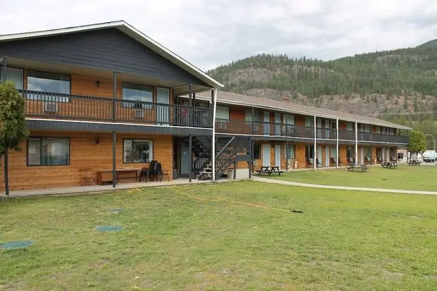 Christina Lake Motel and RV Park - Dış Mekan
