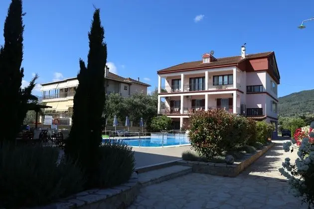 Christina Studios - Dış Mekan