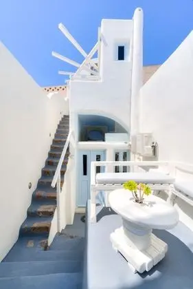 Christina's Cave House