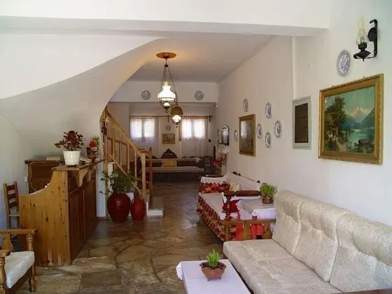 Christos Guesthouse - Lobi