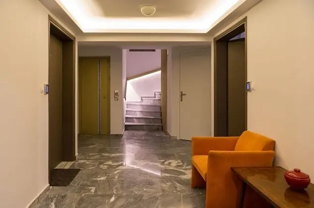 CHROMA Lodge Rafina - Lobi