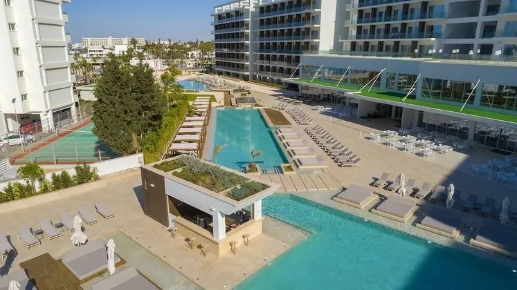 Chrysomare Beach Hotel and Resort - Havuz