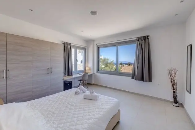 Chrysonisos Suites