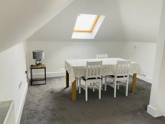 Church Road Apartment by Aldershot Short Stays - Yerinde Yemek