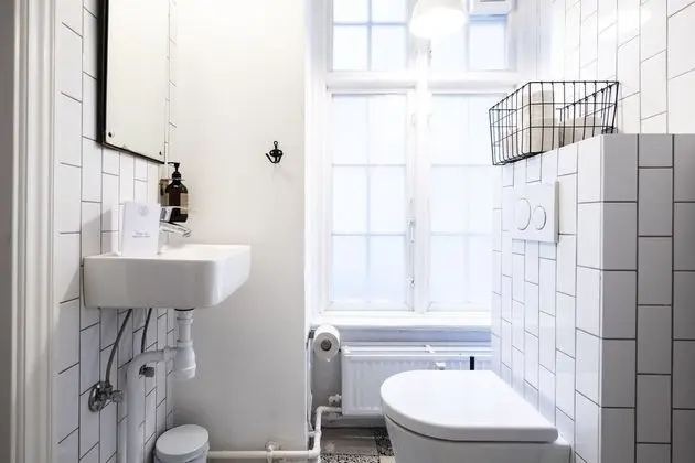 The Churchill 5 - Into This Place - Banyo Tipleri