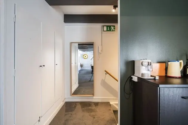 The Churchill Penthouse - Into This Place - Lobi