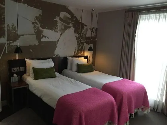 The Churchill - Genel