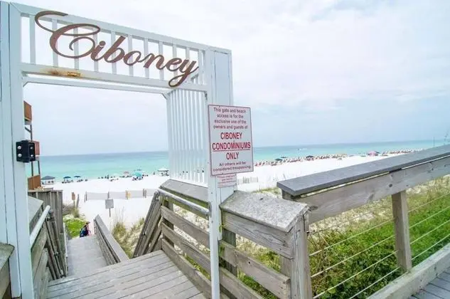 Ciboney Beach Resort Panhandle Getaways - Plaj