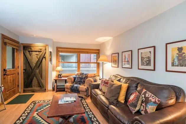 Cimarron Lodge 20 by Avantstay Ski In/ Ski Out Condo in Ideally Located Complex w/ Hot Tubs!