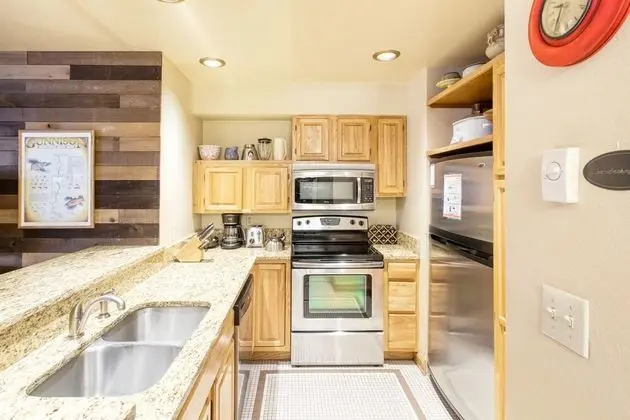 Cimarron Lodge 22 by Avantstay Ski-in/ski-out Property in Complex w/ Two Hot Tubs! Permit#12986 - Mutfak